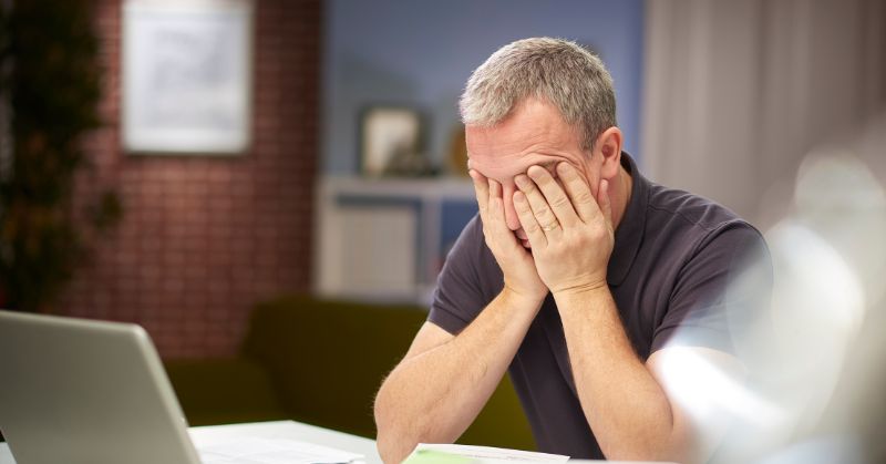 חייבים כסף לאנשים הלא נכונים? כך יוצאים מזה ומתחילים דף חדש ללא חוב